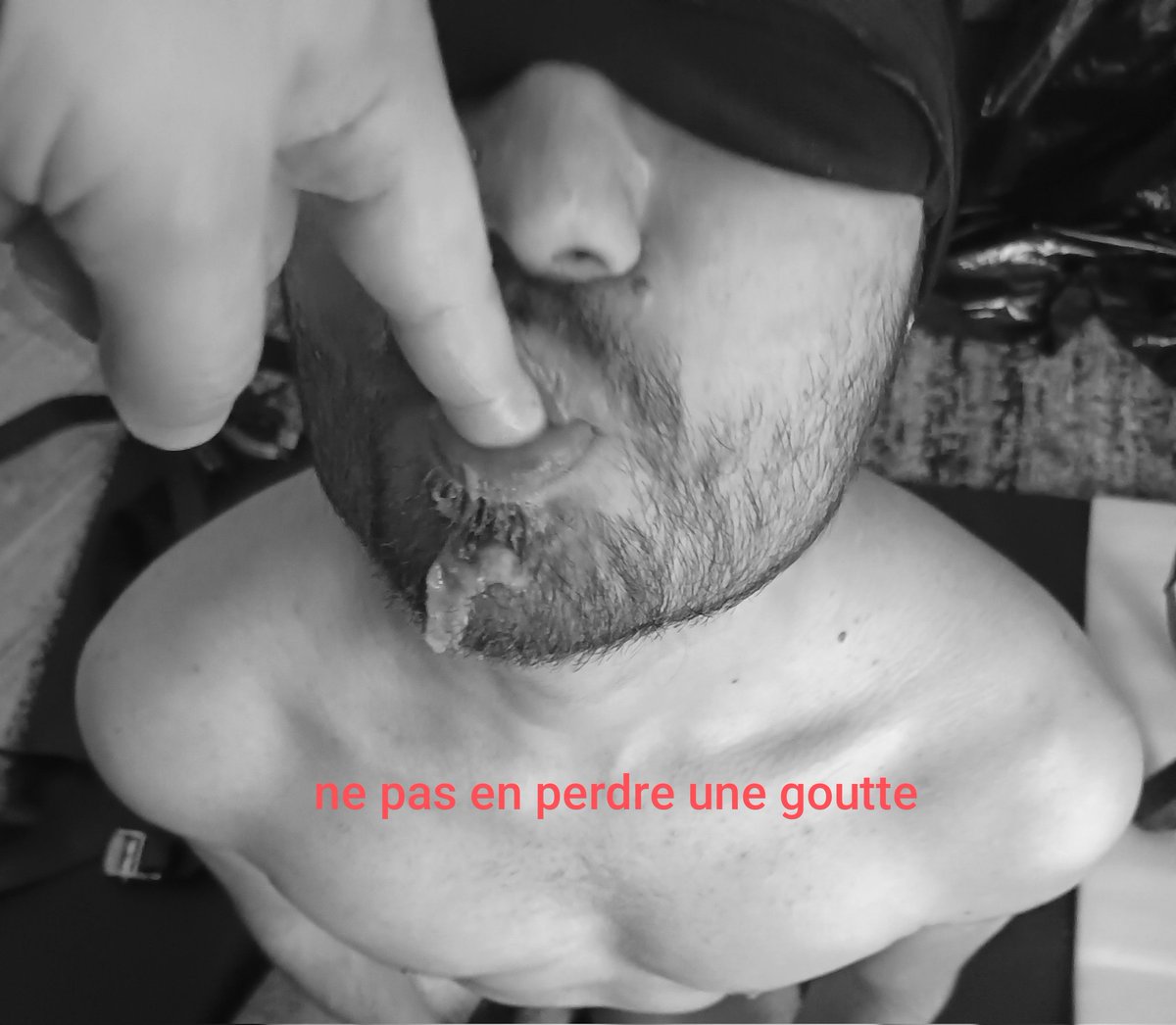 Merlinkarotz's tweet photo. Séance au Repère. Une Tabouret d'obéissance et un nouveau Soumis.... #gaynantes #domi44 #sm44 #gay44 #sexnantes #nantesgay #gay https://t.co/DjNhqOkD5K