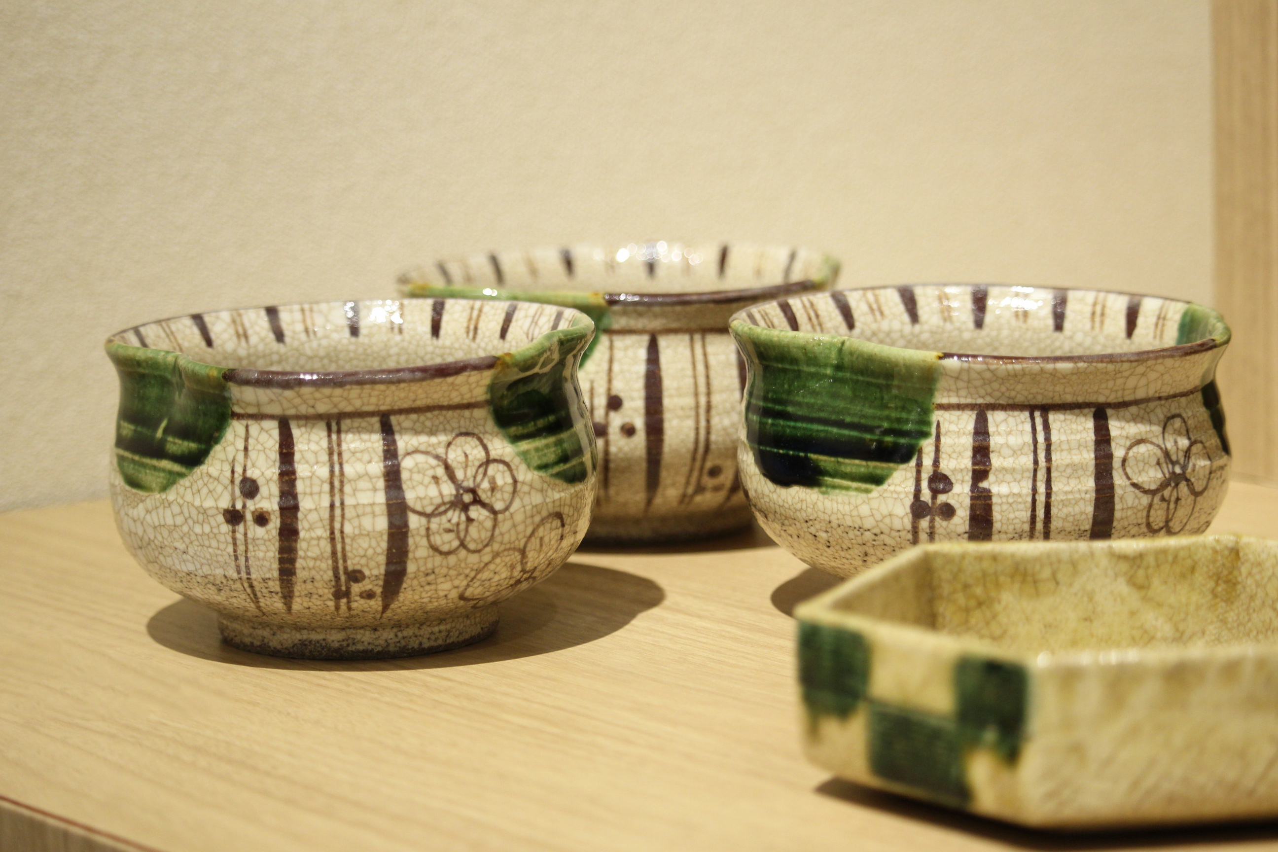 🔶SALE🔶 赤津焼 梅村晴峰昨 織部梅竹絵俎板皿 | MatsuBokkuri