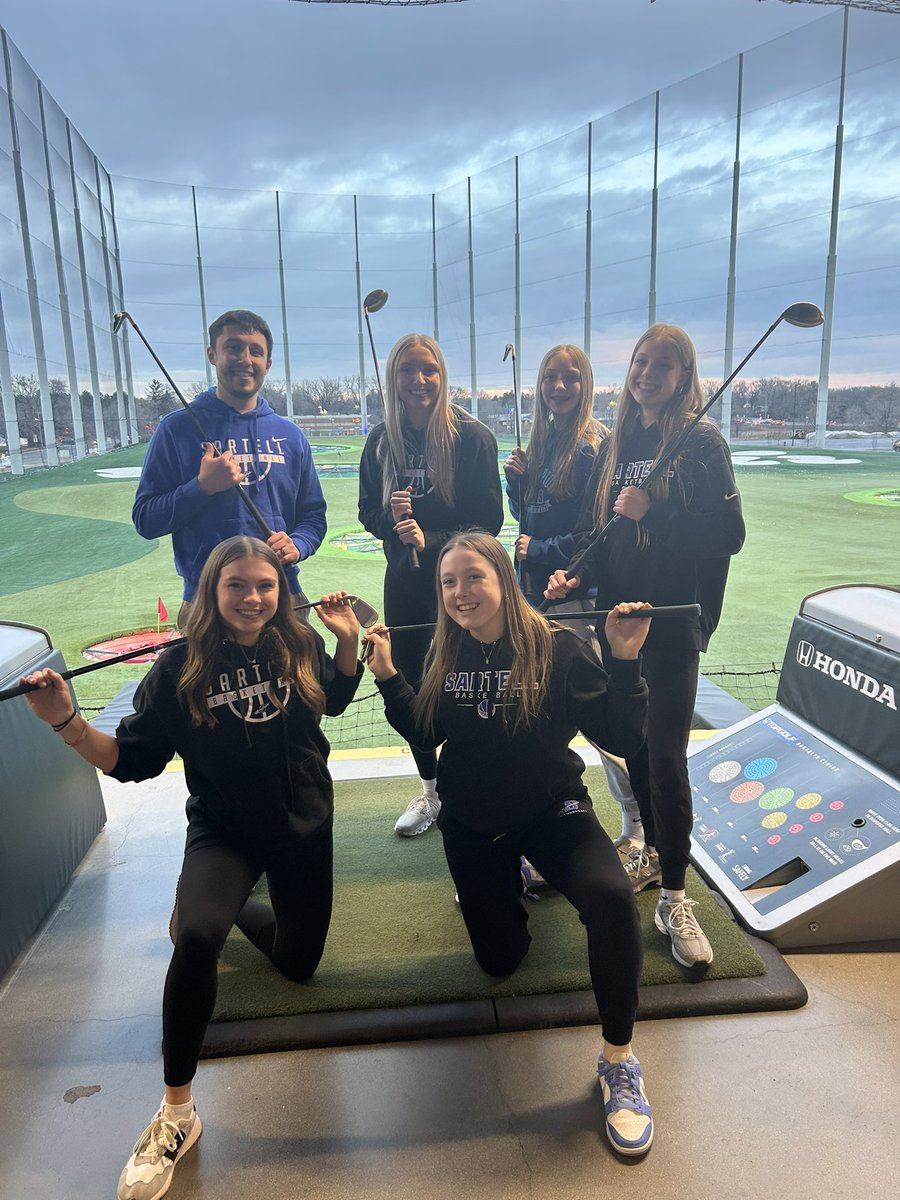 Got our work in early today with a morning practice so we could have a little fun tonight! Team outing to Top Golf did not disappoint! #sabrehoops(andgolf)fam 💙⛳️🏀💙