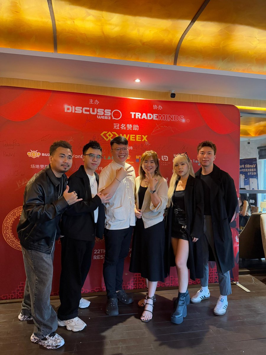 GOLDENWHALEHUB's tweet image. Golden Whale had the privilege of attending the recent #DiscussWeb3  event, co-partnered with TradeMinds, where our dynamic Brand Ambassadors, Ace and Celine, engaged with top industry pioneers. They shared their insights on the &quot;2025 Digital Asset Direction,&quot; exploring the…