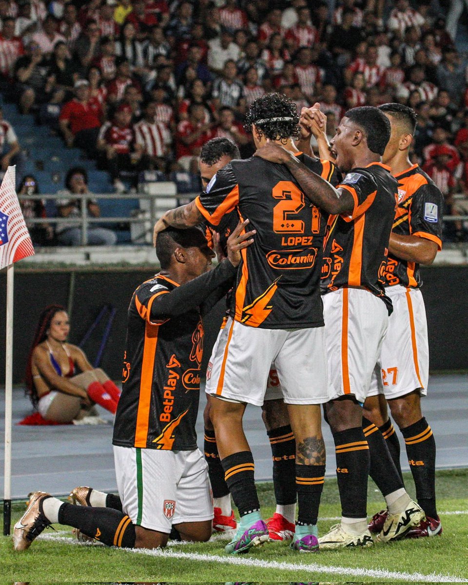 El triunfo de hoy lo dedicamos a la memoria del niño, Emmanuel Morales Restrepo 🙏🧡💚 

📷 <a href="/unido360/">Unido360</a>
🍊#CanteraDeHéroes • #EFC