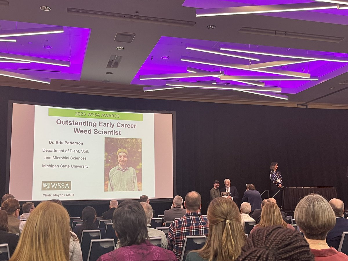 1st day <a href="/WorldofWeeds/">WSSA</a> in Vancouver…Women in Weeds…former TA &amp; weed sci 🌟 <a href="/WeedySarahChu/">Sarah Chu</a> shared awesome themed bracelets (crafting + weeds ❤️) …@genomeric got WSSA Outstanding Young Scientist award &amp; we got the outstanding paper weed sci in the Canadian Journal of PS! 🤩