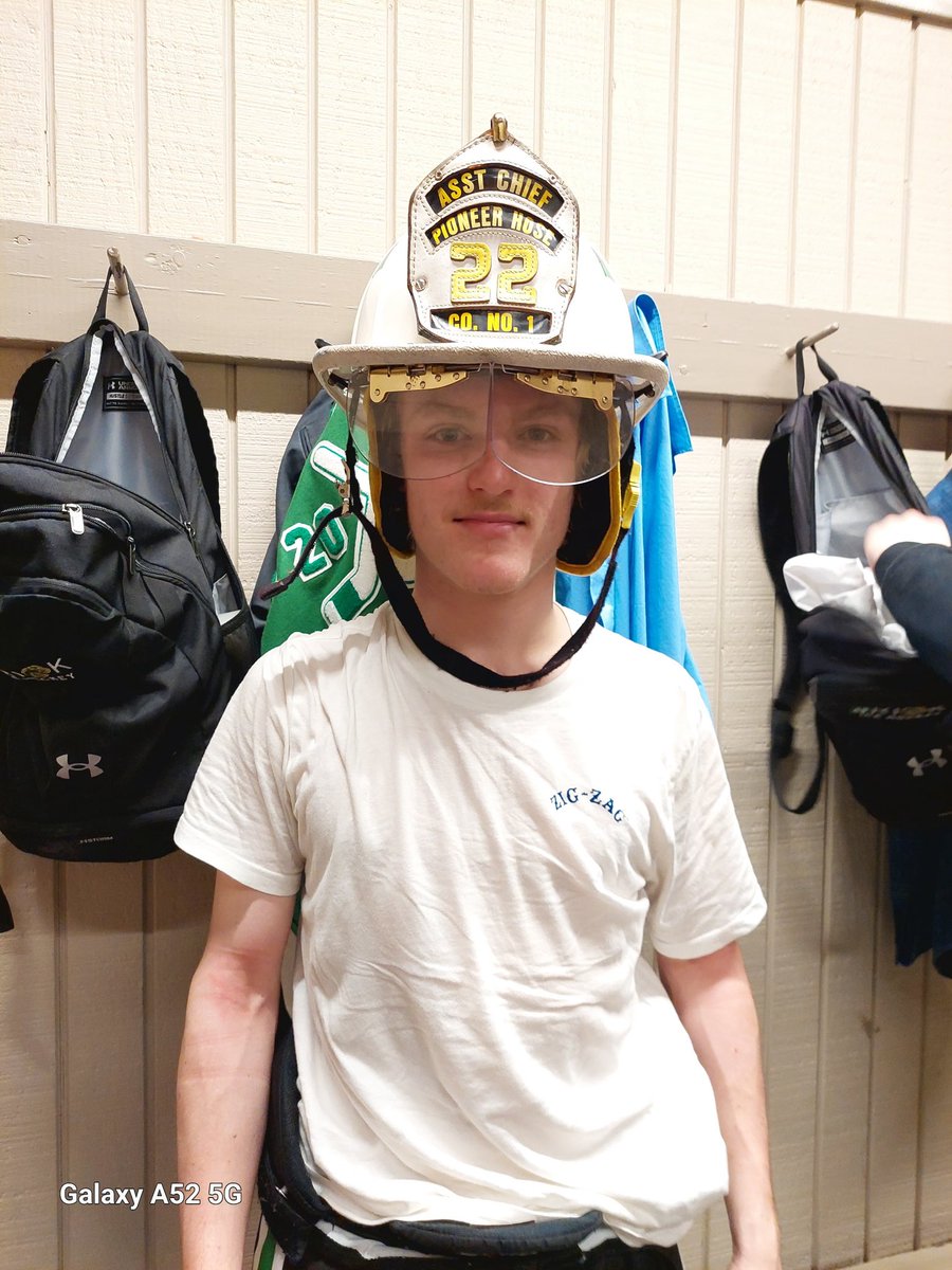 BrickHSHockey's tweet image. Big win for the 1st round of States 7-5 over Robbinsville! Tough back and forth game but we pulled through. Donovan Iannarone is our Hero of the Game! 
Round 2 will be Wednesday at 3:45 vs. #1 Hopewell Valley at Mercer County Park. 
Brick vs. Everybody