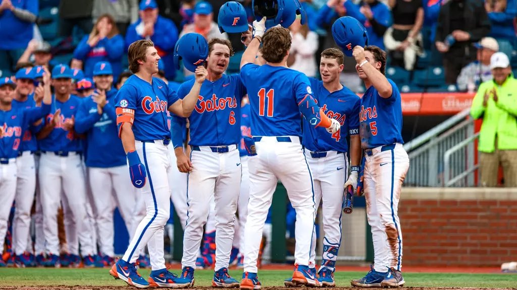 Where Florida is currently ranked in every sport:

Basketball: 3
Softball: 3
Gymnastics: 6
Men’s Swim and Dive: 6
Women’s lacrosse: 7
Baseball: 8
Men’s Golf: 10
Men’s Track and Field: 11
Women’s Track and Field: 14

EVERYTHING SCHOOL 🐊