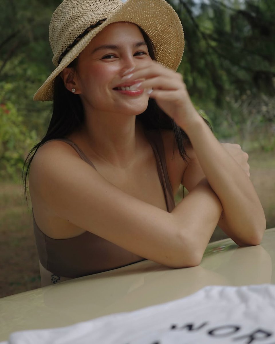 NewsKoPH's tweet photo. BLOOMING si Elisse Joson sa kanyang latest viral photos sa IG.

"Something about nature makes me breathe deeper, think clearer, and feel lighter," sey niya sa post.

📸 IG/ @elissejosonn

Sundan: https://t.co/cPs5DJ6wL9 https://t.co/h1Ka3xvbTx