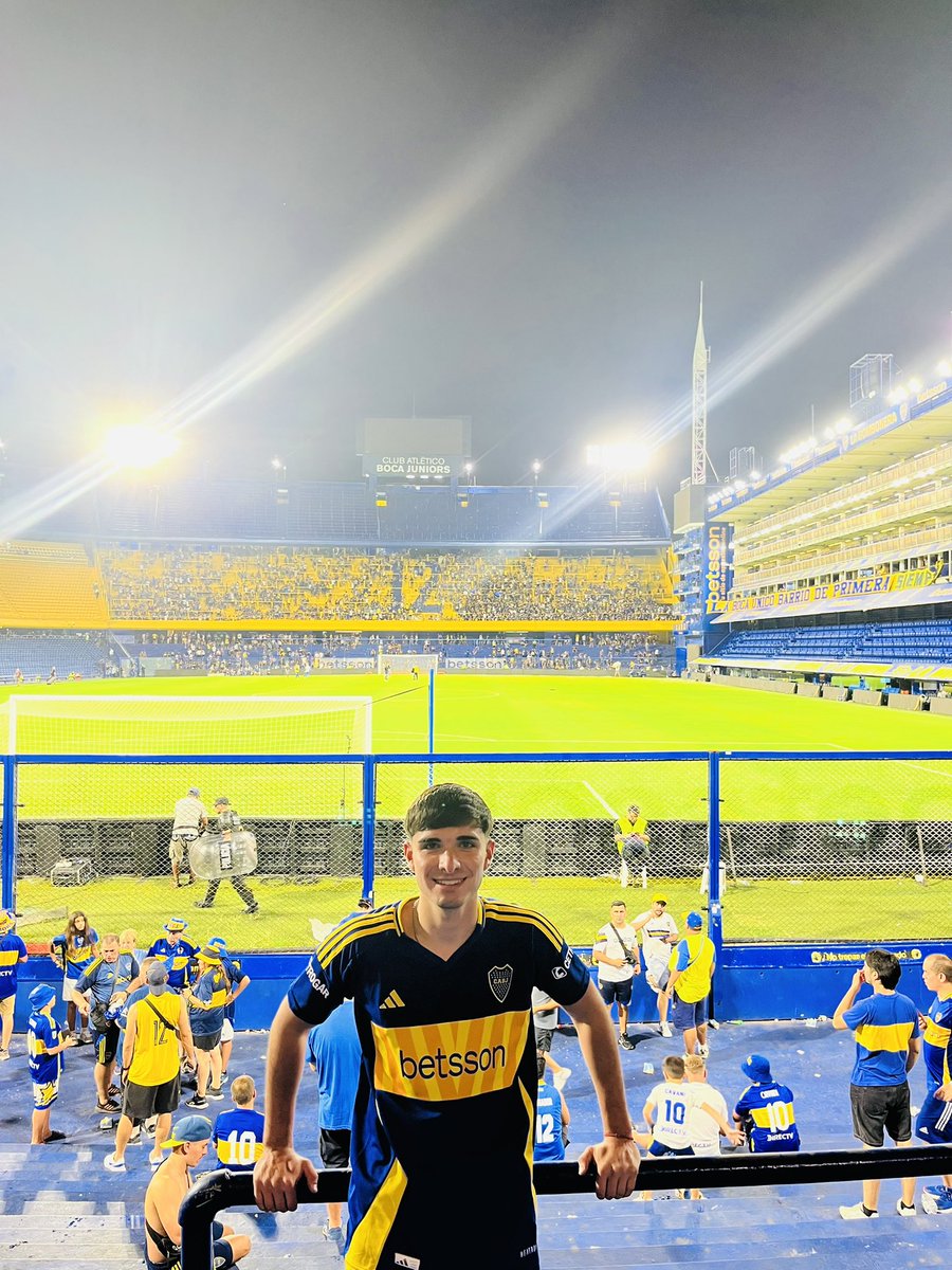 Martinalv05's tweet photo. Sueño cumplido 💙💛 https://t.co/OAZwgq2JMX