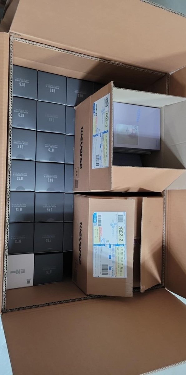 lmcph_'s tweet photo. WTS / LFB 

BTS LIGHTSTICK VERSION 4 / MOTS SE

Already In transit to ph (sure na aabot for jhope concert )

2,500+sf

500php down payment upon ordering , balance once onhand

(photos from my kr consol) 

#btslightstick #HOPE_ON_THE_STAGE_TOUR_Manila #HOPE_ON_THE_STAGE_TOUR https://t.co/MBC3vxX4Me