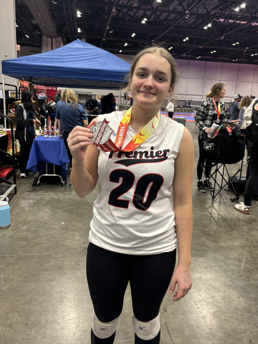CoachCon_sb's tweet photo. Congrats to Bryn and her Dallas Premier team for their 2nd place finish at the Sunshine Classic National Qualifier
#bidearned #KCBOUND https://t.co/1RCb5knOhW