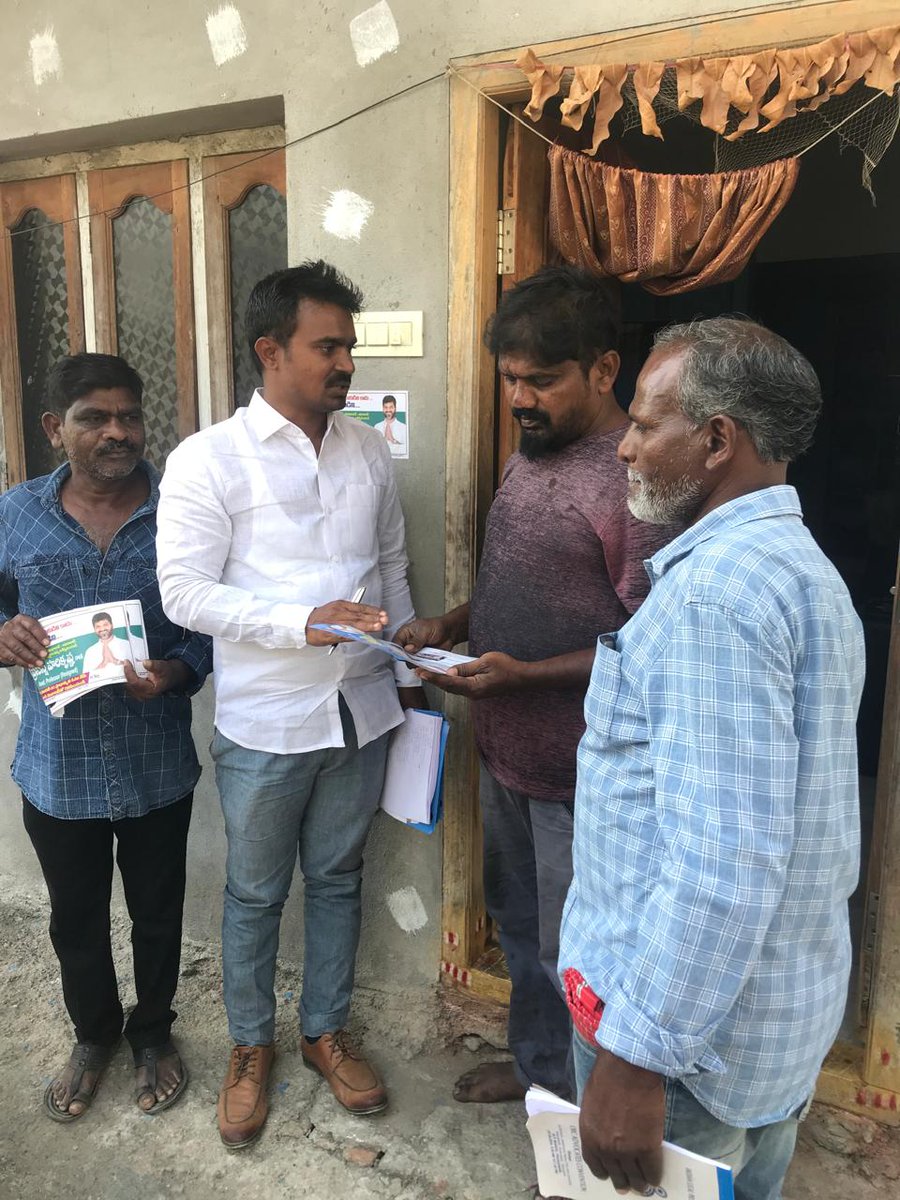 PrshanthPnbj's tweet photo. కమలాపూర్ గ్రామంలోMLC అభ్యర్థి ప్రసన్న హారికృష్ణ గారికి మొదటి ప్రాధాన్యత ఓటు వేసి గెలిపించాలని అభ్యర్థిస్తూ... @AnandAkash_BSP @Bsp4u @JPRpurnachandra @Mayawati @RamaNishani @ramjigautambsp @ibram_shekar @bsp_prabhakar @HariKrishnaMLC https://t.co/0vKrCpWbk7