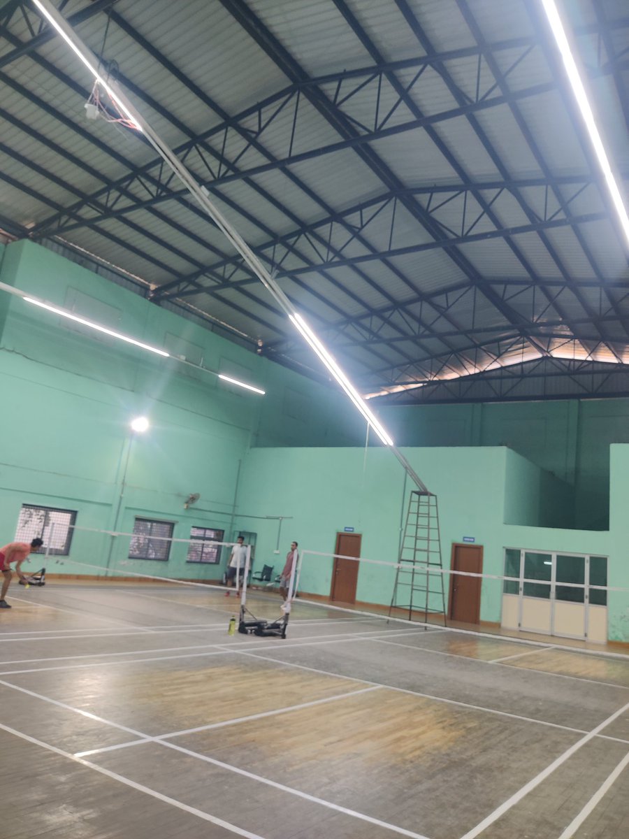 sridaliya's tweet photo. @DIR_GHMCSPORTS kindly look into the issue from past 15 days this light is on the stool very risky for the players to play also the neatness is getting worse day by day @DcGoshamahal this is of Hindi nagar indore badminton court https://t.co/f3KCnNiL7M