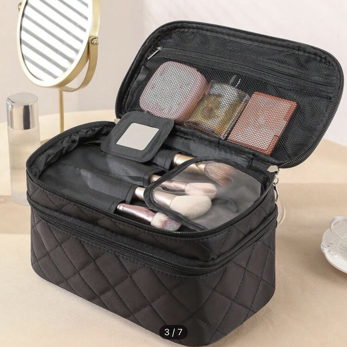 昨日、遠征の撮影中に
大切にしていたメイク道具一式を
無くしてしまいました…😢

撮影場所は油壺海岸周辺、
城ヶ島の岩場や北原白秋記念館前など…

もし、中身モリモリに入った
👇こんなカバン（イメージ）を
見かけましたら
お知らせいただけると嬉しいです😭

#探し物 #大切な思い出 #ヘルプミー