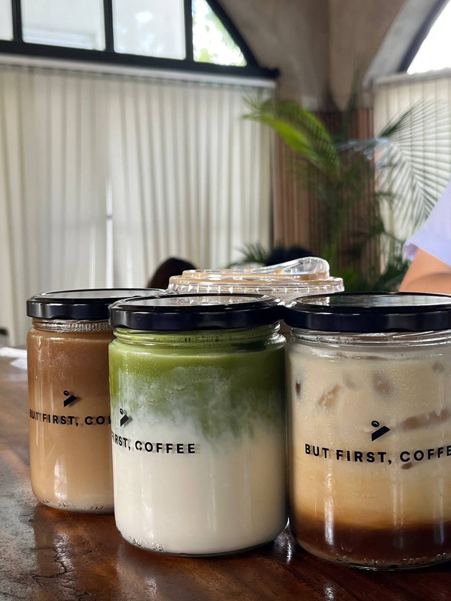 nanasami_'s tweet photo. re: life 001 — my friends &amp; i cafe hopped for the first time ☕🍹 these two cafes are just in one building &amp; we spent 3 hours for each of them chatting  with coffee &amp; studying with the refreshers (gotta give these two 5 stars!) https://t.co/ez3WmCZEZW