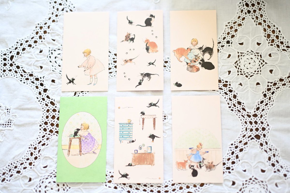 『こねこのトトはおるすばん』ぽち袋
3柄がひとセットになっています。細部までこだわられていて本当にかわいく素敵な仕上がりです。絵本に出てくるシーンなのはもちろん、裏面上下の部分にもご注目いただきたいです。 