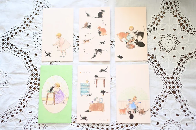 『こねこのトトはおるすばん』ぽち袋
3柄がひとセットになっています。細部までこだわられていて本当にかわいく素敵な仕上がりです。絵本に出てくるシーンなのはもちろん、裏面上下の部分にもご注目いただきたいです。 