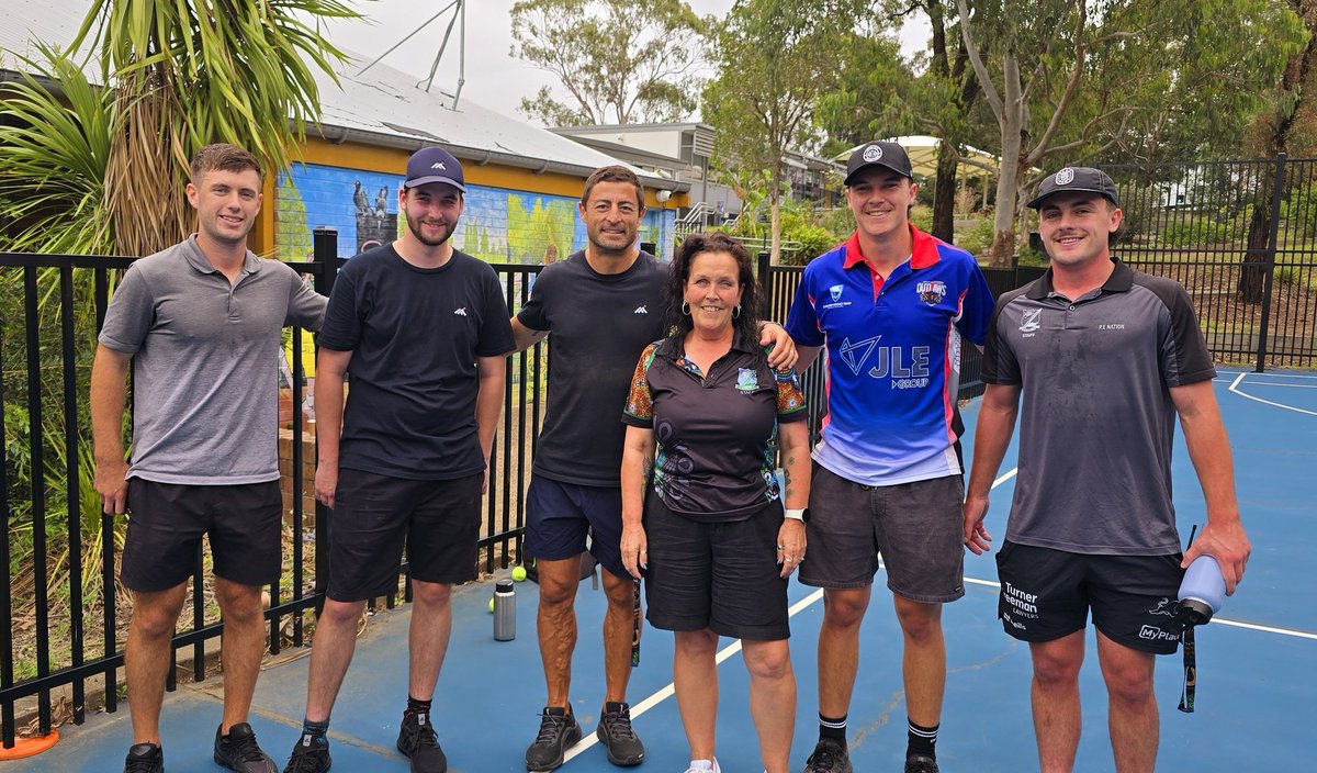 MiniFit with Roosters legend  Anthony Minichiello is running on Tuesdays 🐔🏈
This is a great opportunity for students to take part in a health and well-being program while kicking a footy a legend