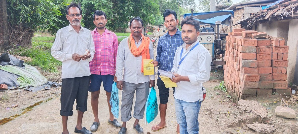 पूर्व मुख्यमंत्री 
<a href="/ChouhanShivraj/">Shivraj Singh Chouhan</a>
 ने जनसेवा मित्रों से गांव गांव, खेत खेत जाकर चुनाव प्रचार प्रसार करवाया। अपनी झूठी घोषणाओं को जन जन तक पहुंचवाया, लेकिन जैसे इनका काम बना चुनाव जीते वह इन जनसेवा मित्रों को भूल गए और उन्हें बेरोजगार कर दिया 
शिवराज सिंह जी, आपकी सरकार
Show more