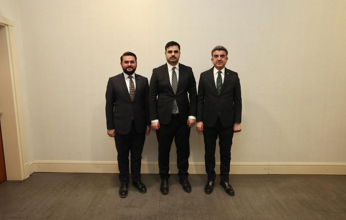 AK Gençlik Şanlıurfa (@akgencliksurfa) on Twitter photo 📍AK Parti Genel Merkezi
İl Başkanımız <a href="/milhamigunbegi/">Mehmet İlhami GÜNBEGİ</a> ve İl Gençlik Kolları Başkanımız <a href="/furkankucukk_/">Furkan KÜÇÜK</a>, AK Parti Genel Sekreteri ve MKYK üyemiz <a href="/eyupkadirinan/">Eyyüp Kadir İnan</a> ‘a hayırlı olsun ziyaretinde bulundular.
#GüçlüGençlik #GüçlüTürkiye
#AdıAkParti #AdındaAk
<a href="/RTErdogan/">Recep Tayyip Erdoğan</a> <a href="/avyusufibis/">Yusuf İBİŞ</a> 📍AK Parti Genel Merkezi
İl Başkanımız <a href="/milhamigunbegi/">Mehmet İlhami GÜNBEGİ</a> ve İl Gençlik Kolları Başkanımız <a href="/furkankucukk_/">Furkan KÜÇÜK</a>, AK Parti Genel Sekreteri ve MKYK üyemiz <a href="/eyupkadirinan/">Eyyüp Kadir İnan</a> ‘a hayırlı olsun ziyaretinde bulundular.
#GüçlüGençlik #GüçlüTürkiye
#AdıAkParti #AdındaAk
<a href="/RTErdogan/">Recep Tayyip Erdoğan</a> <a href="/avyusufibis/">Yusuf İBİŞ</a>