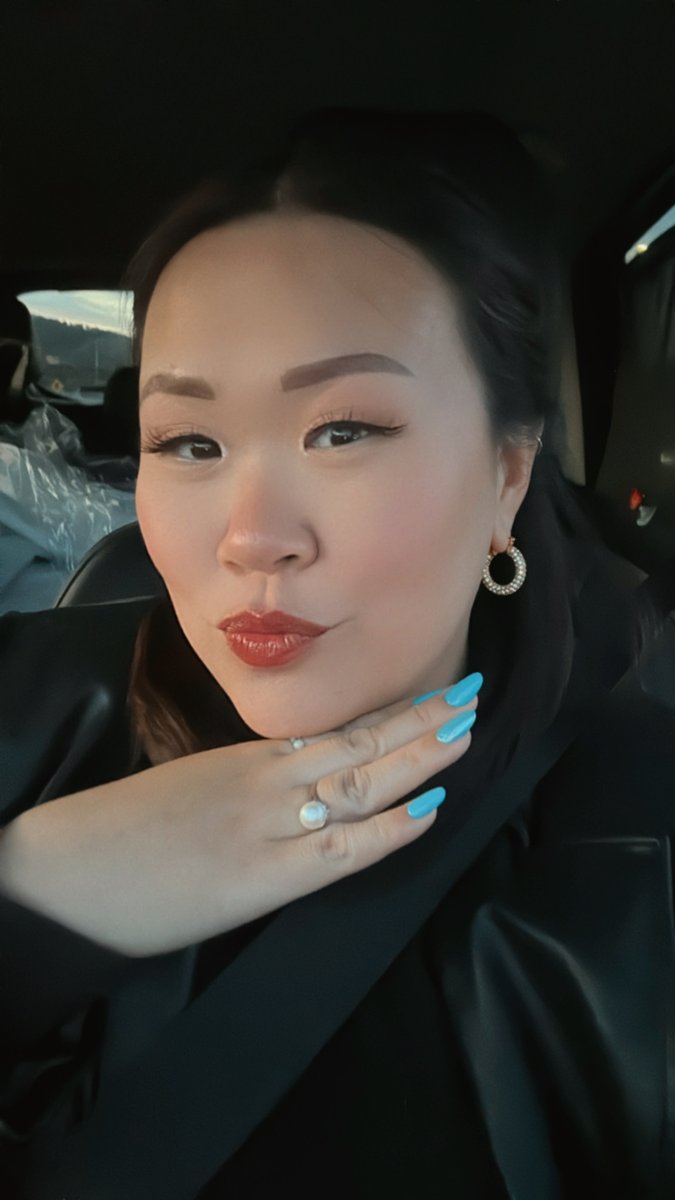 aumighty's tweet photo. haven’t taken a selfie in a long ass time hello 🙋🏻‍♀️ https://t.co/7gT3dweHpY