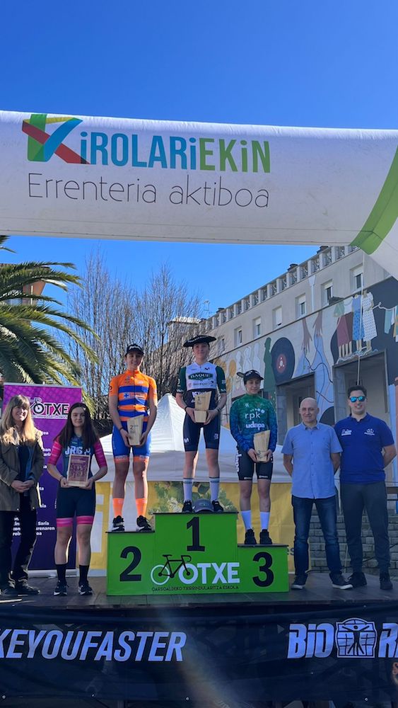 Noa Vega, Paula Ostiz eta Almudena Morales Ane Santesteban Sariaren irabazleak
oarsoaldea.hitza.eus/2025/02/25/noa…
Argazkiak: <a href="/EskolaOtxe/">OTXE OARSOALDEA TXIRRINDULARI ESKOLA</a> <a href="/ane_santesteban/">ᴀɴᴇ sᴀɴᴛᴇsᴛᴇʙᴀɴ</a> #Errenteria #Orereta