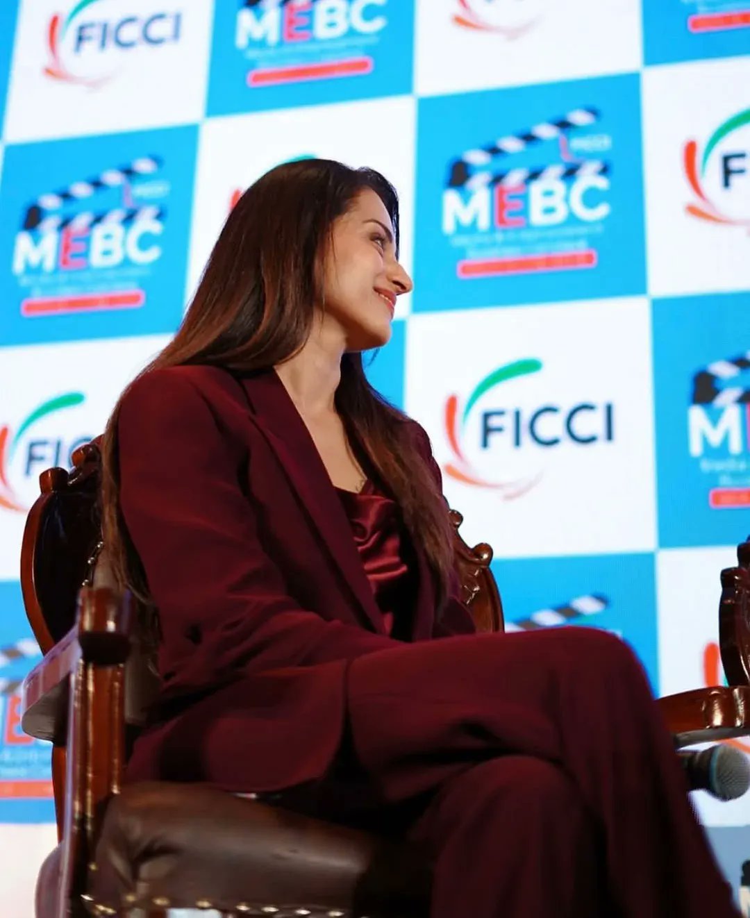 Gkn2AY3XAAAnjMP?format=jpg&name=large