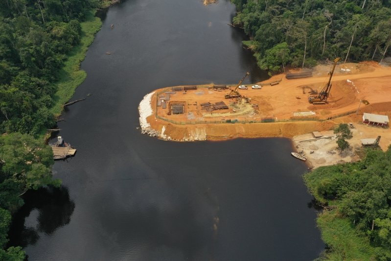 CameroonChine's tweet image. Pont en construction sur le fleuve #Nyong à Malombo-Cameroun par la société chinoise #CFHEC
Images prises par un drone en début de cette journée du travail de 25 février 2025.