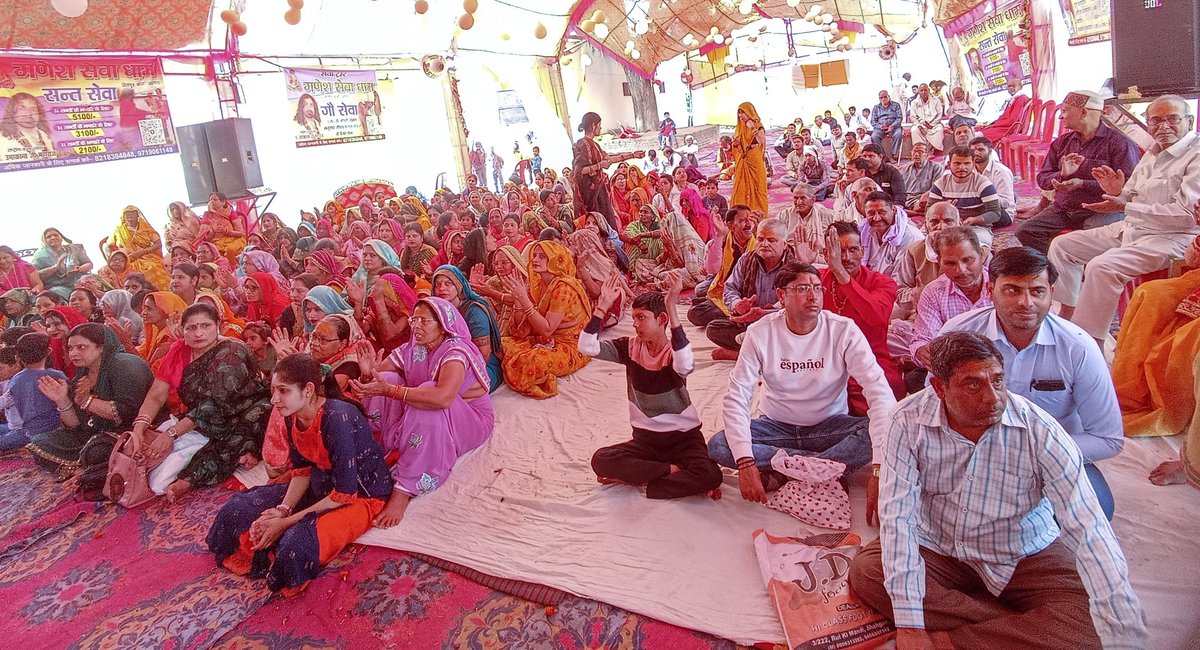 आज ग्राम जहॉंगीरपुर, फिरोजाबाद में आयोजित श्रीमद् भागवत कथा के पुनीत प्रसंगों को सुनने का सौभाग्य प्राप्त हुआ। 
श्रीमद् भागवत कथा अनुपम एवं मोक्षदायिनी है, जिसके श्रवण मात्र से परमानन्द की अनुभूति होती है।