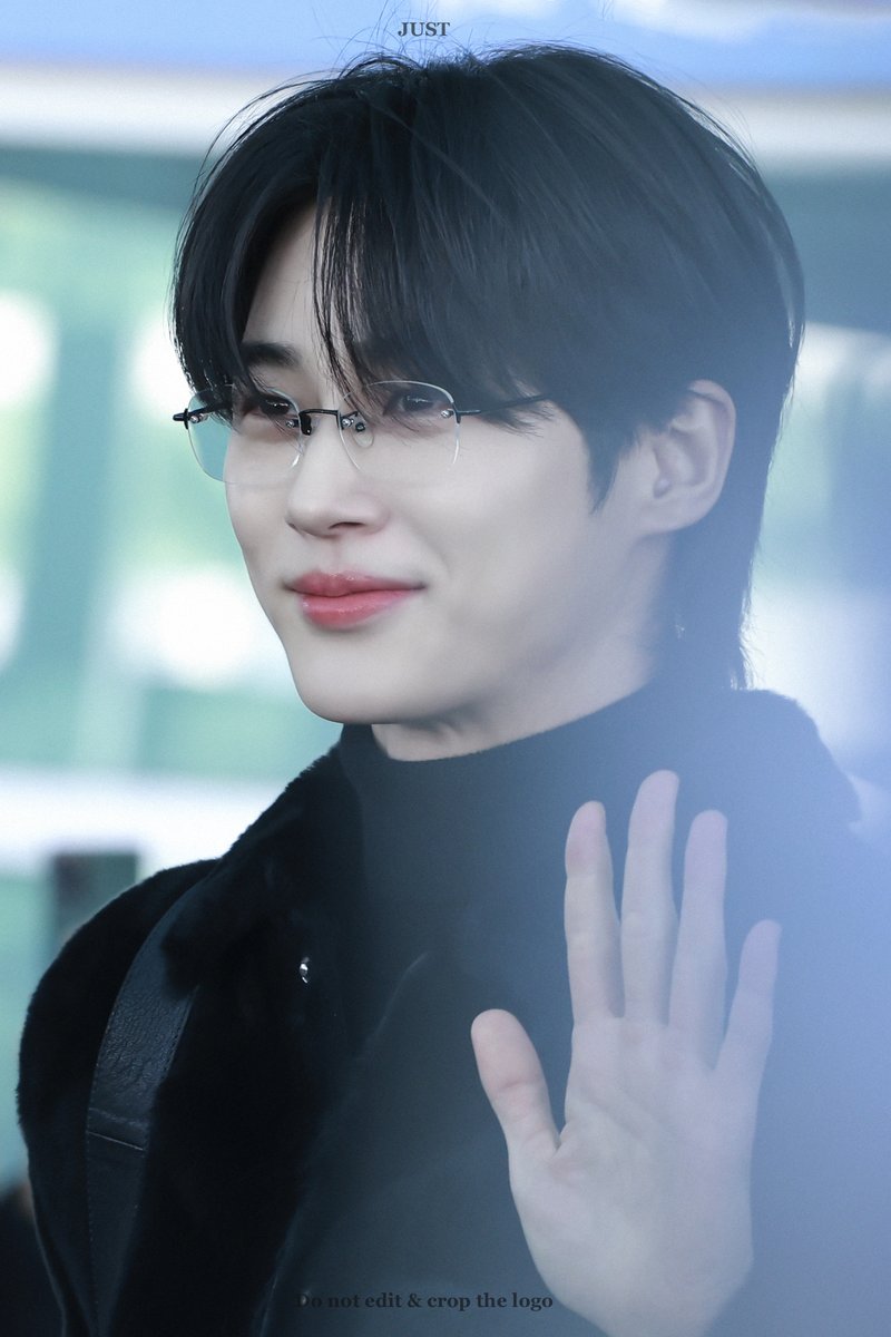 져슽˶• . • ⑅ tweet media