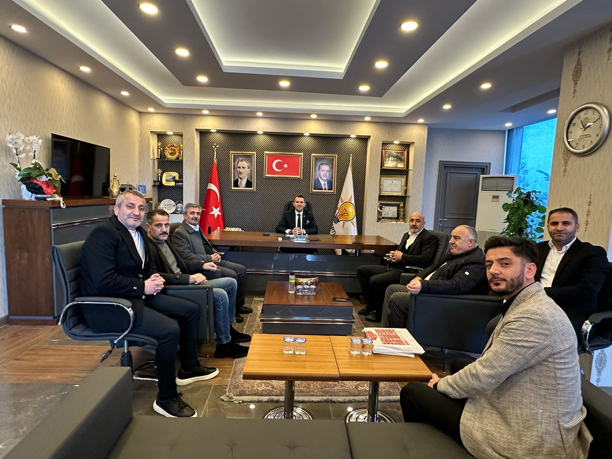 aksultanbeylim's tweet photo. Bitlis İl Derneği Başkanı Sayın Cesari Mercan ve kıymetli Yönetim Kurulu Üyelerini, ilçe başkanlığımızda misafir ettik.

Bu nazik ziyaretleri için kendilerine gönülden teşekkür ederiz.

📍 AK Parti Sultanbeyli İlçe Başkanlığı https://t.co/9btfKczYzP