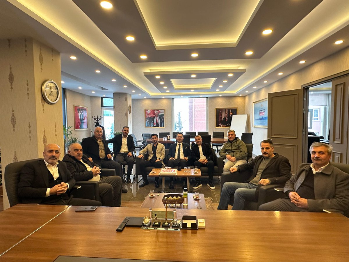 aksultanbeylim's tweet photo. Bitlis İl Derneği Başkanı Sayın Cesari Mercan ve kıymetli Yönetim Kurulu Üyelerini, ilçe başkanlığımızda misafir ettik.

Bu nazik ziyaretleri için kendilerine gönülden teşekkür ederiz.

📍 AK Parti Sultanbeyli İlçe Başkanlığı https://t.co/9btfKczYzP
