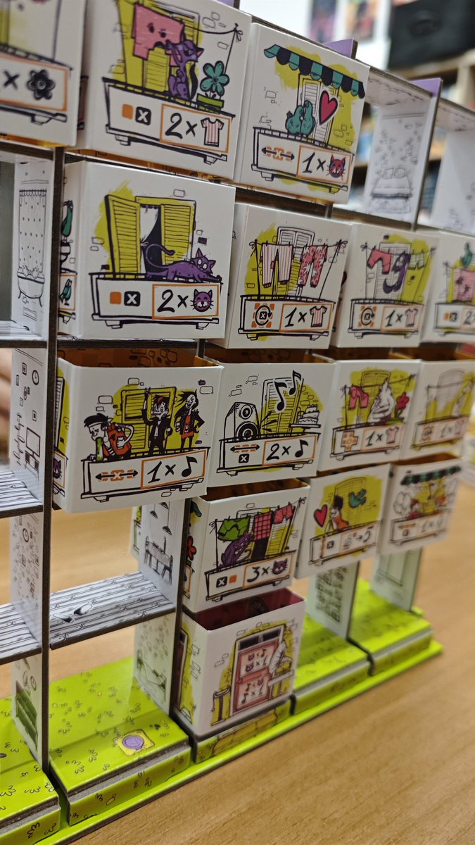 ¿Quién no ha tenido nunca un problema en su comunidad de vecinos?

Pero ¿A qué ninguno hemos tenido problemas de adyacencia y objetos comunes en los balcones?

Hablamos de "Balconia", de <a href="/2TomatoesGms/">2Tomatoes Games</a> #JuegosDeMesa #Reseña #Balconia

instagram.com/p/DGfZ4HFsJKY/…