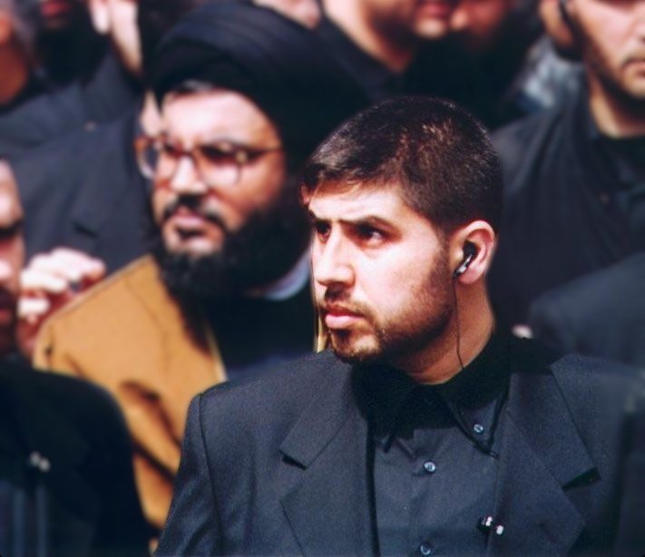 أنصار حزب الله يتسائلون:
أبو علي ظل طوال حياته يرافق نصر الله كظله الظليل ولا يغيب عن عينه لحظة. فأين اختفى عند ساعة الاغتيال🤔