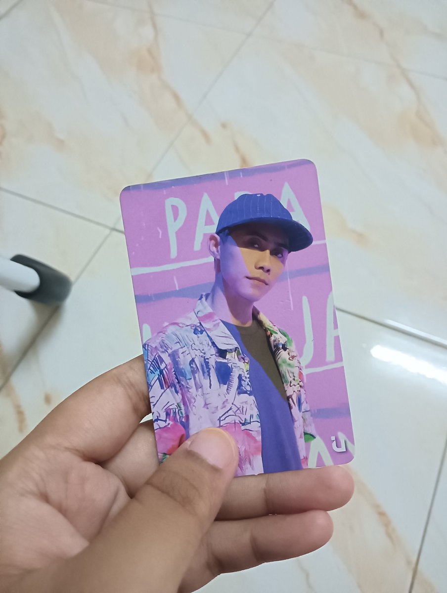 Un1tyBear's tweet photo. Pc yuniti di binder semua abis kebakar, cuman pc @Shandy_UN1TY yg ini doang selamat karna dibawa kemana2 di belakang hp wkwkwkwk https://t.co/DVe2rcRJNL