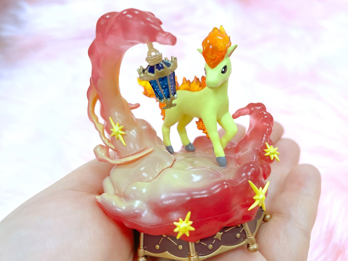 フィギュアには星が沢山散りばめられていて、#ポケモン たちもキラキラ