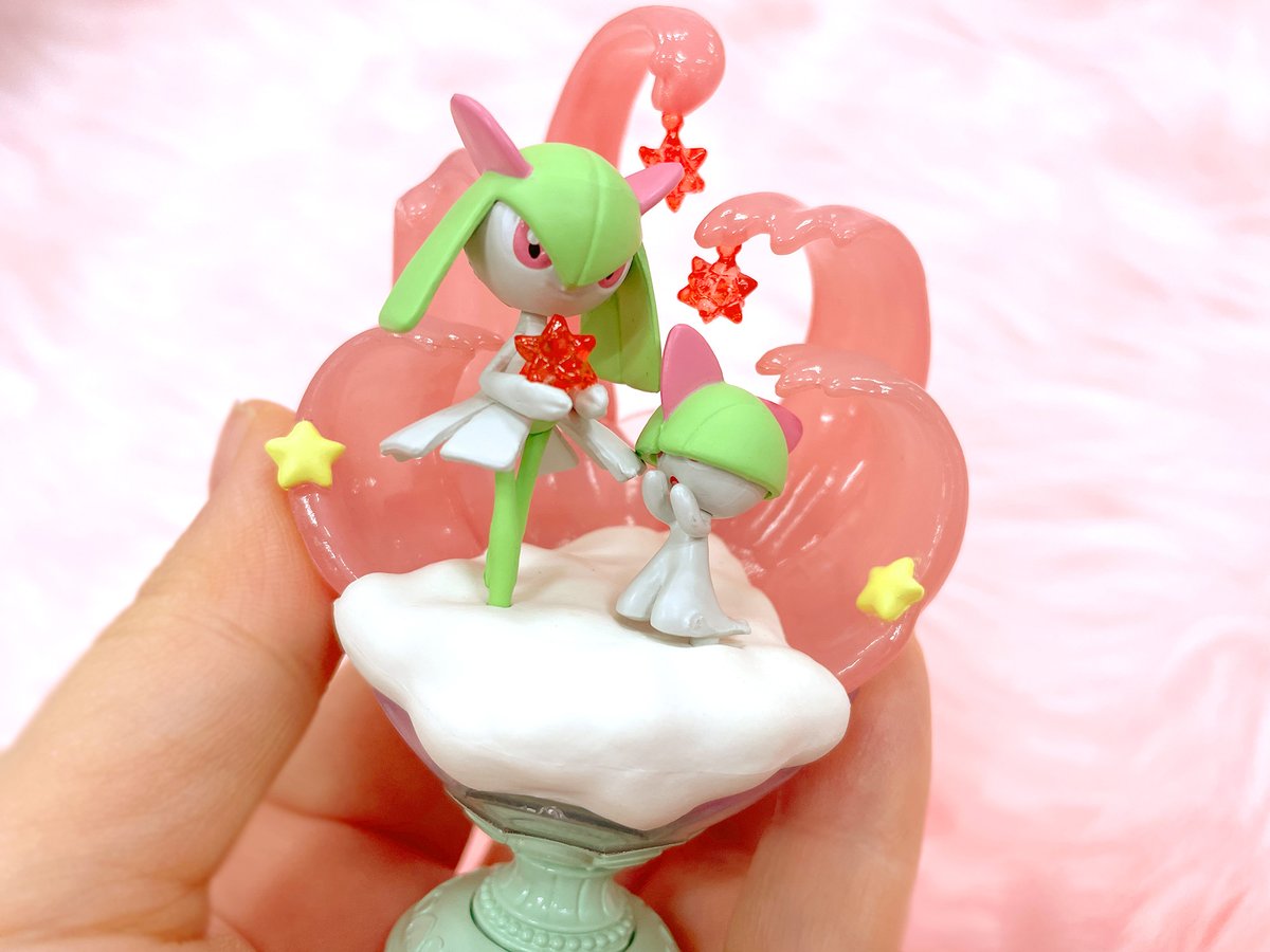 フィギュアには星が沢山散りばめられていて、#ポケモン たちもキラキラ