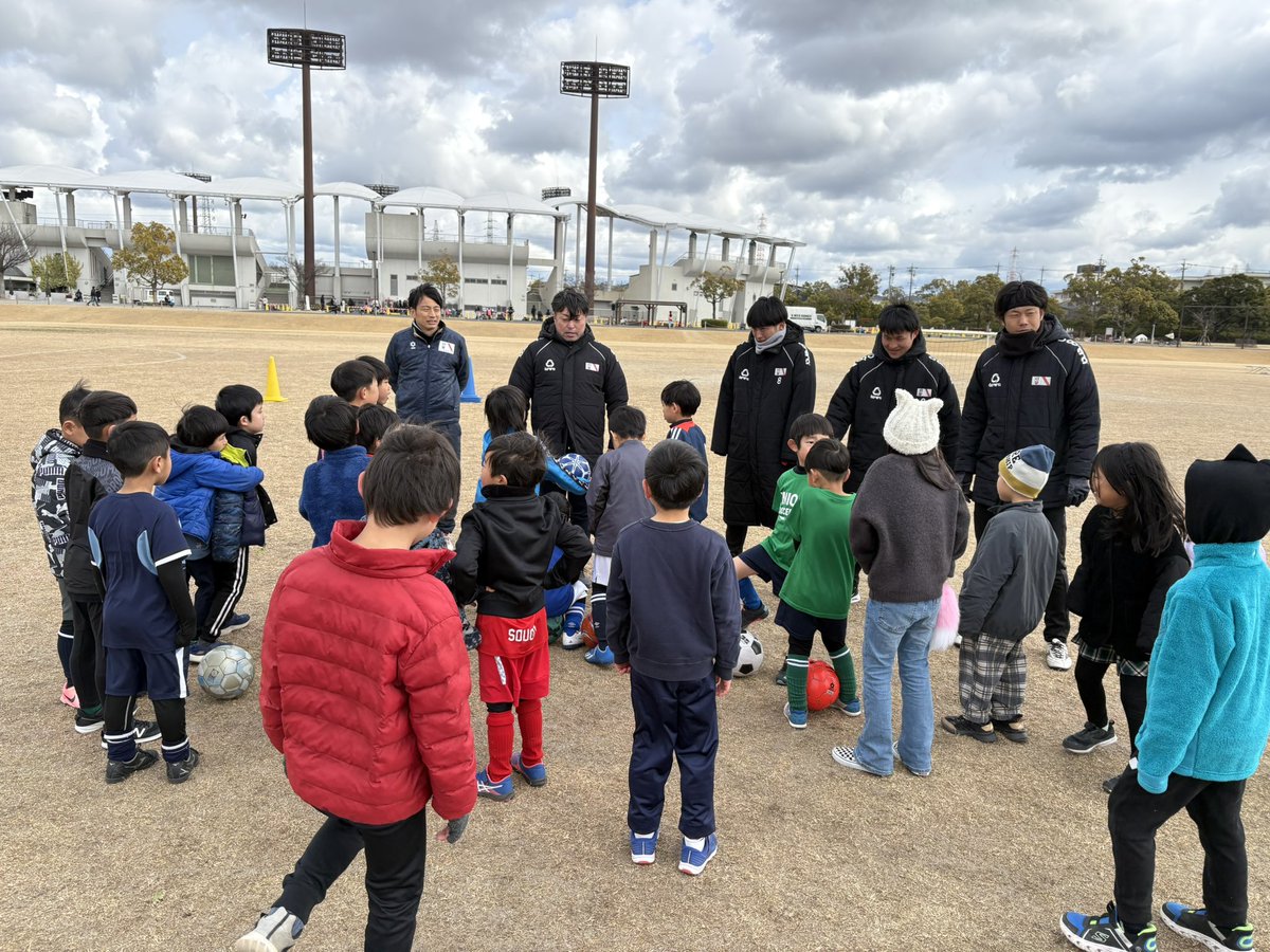 ◤ホームタウン活動◢#FC刈谷 #fckariya
2月22日(土)カリフェスに参加しました✨
選手と子どもたちが1日を通じてサッカーコンテンツで交流しました⚽️

刈谷商工会議所青年部の皆さんありがとうございました🤝
#カリフェス
▶️fckariya.jp/news/5046