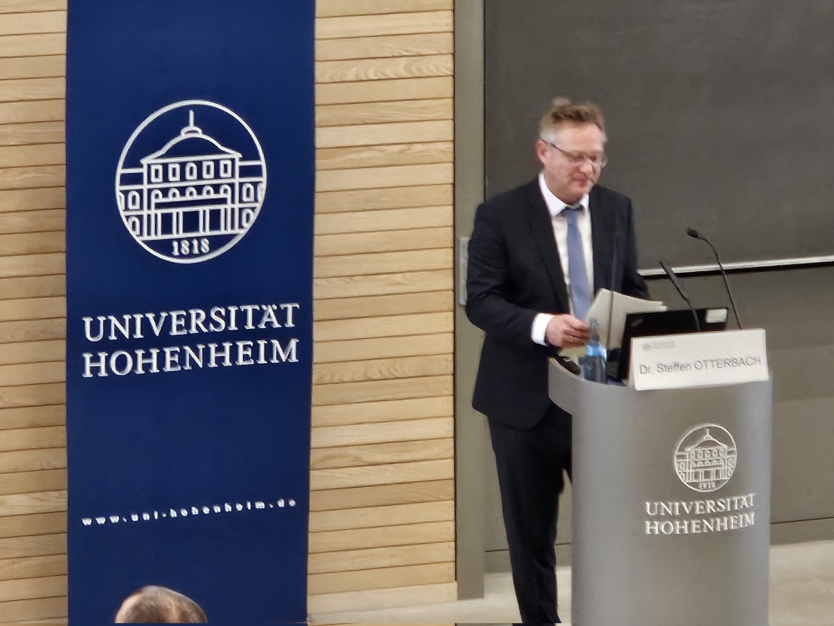 Glücksspielsymposium 2025
#SympGS25
Dr. Otterbach eröffnet das Klassentreffen der Glücksspielbranche in Hohenheim
Im Programm ein eher bunter Themenmix, der erst am Tagungsende sehr spannende Denkanstöße über die Fragen von #Verantwortung, Vorurteilen und #Ethik ausweist.