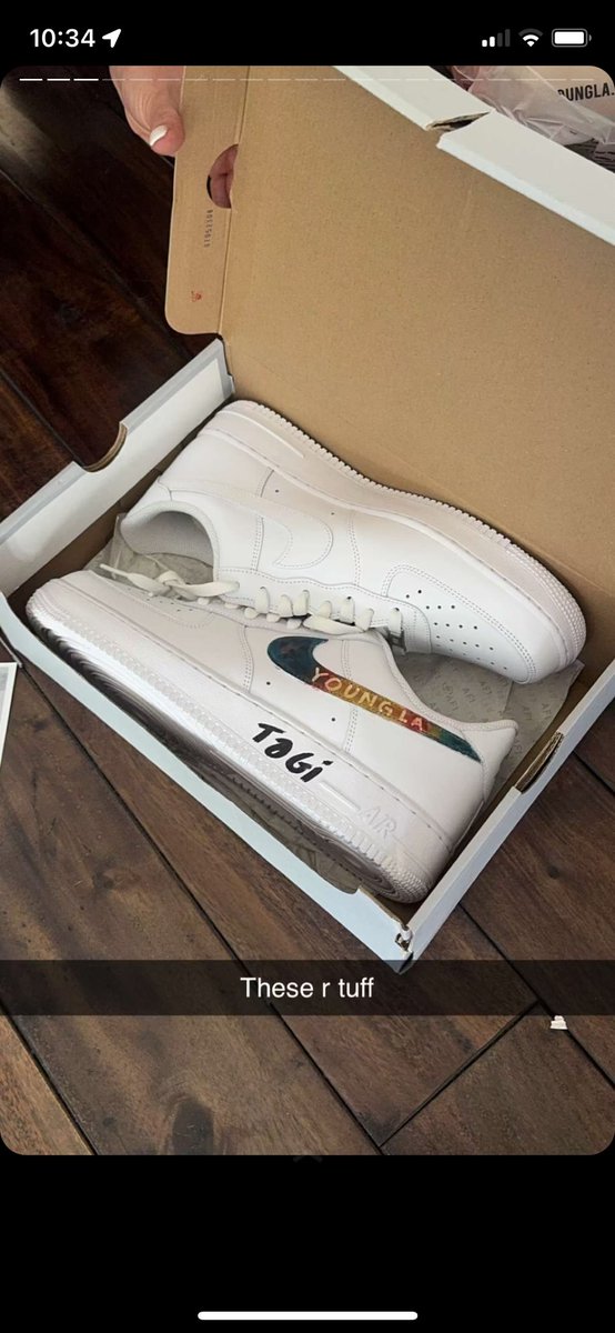 RapperChainzz's tweet photo. These are mad! I want them👟

#TOGI #nike #youngla #YouTube https://t.co/Pfq7w794QS