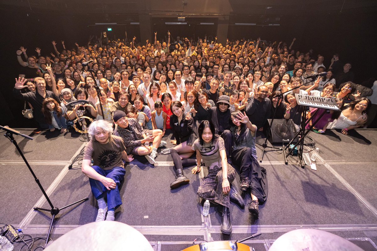 leenalchi's tweet image. What an incredible way to make our Singapore debut! 🇸🇬 A sold-out show with an amazing crowd! Thank you for the unforgettable night. Can’t wait to be back! ❤️🤍

📸 Photos courtesy of Esplanade - Theatres on the Bay | Photographer: Alvin Ho