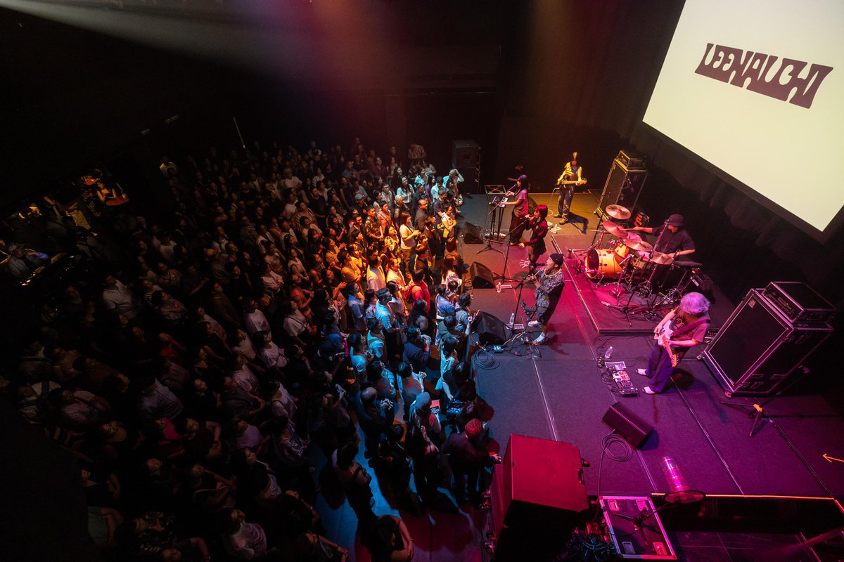 leenalchi's tweet image. What an incredible way to make our Singapore debut! 🇸🇬 A sold-out show with an amazing crowd! Thank you for the unforgettable night. Can’t wait to be back! ❤️🤍

📸 Photos courtesy of Esplanade - Theatres on the Bay | Photographer: Alvin Ho