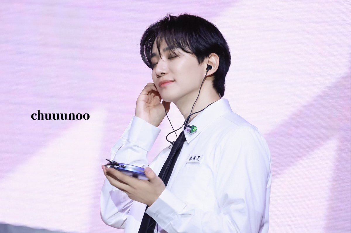 Chuuu. 츄 tweet media