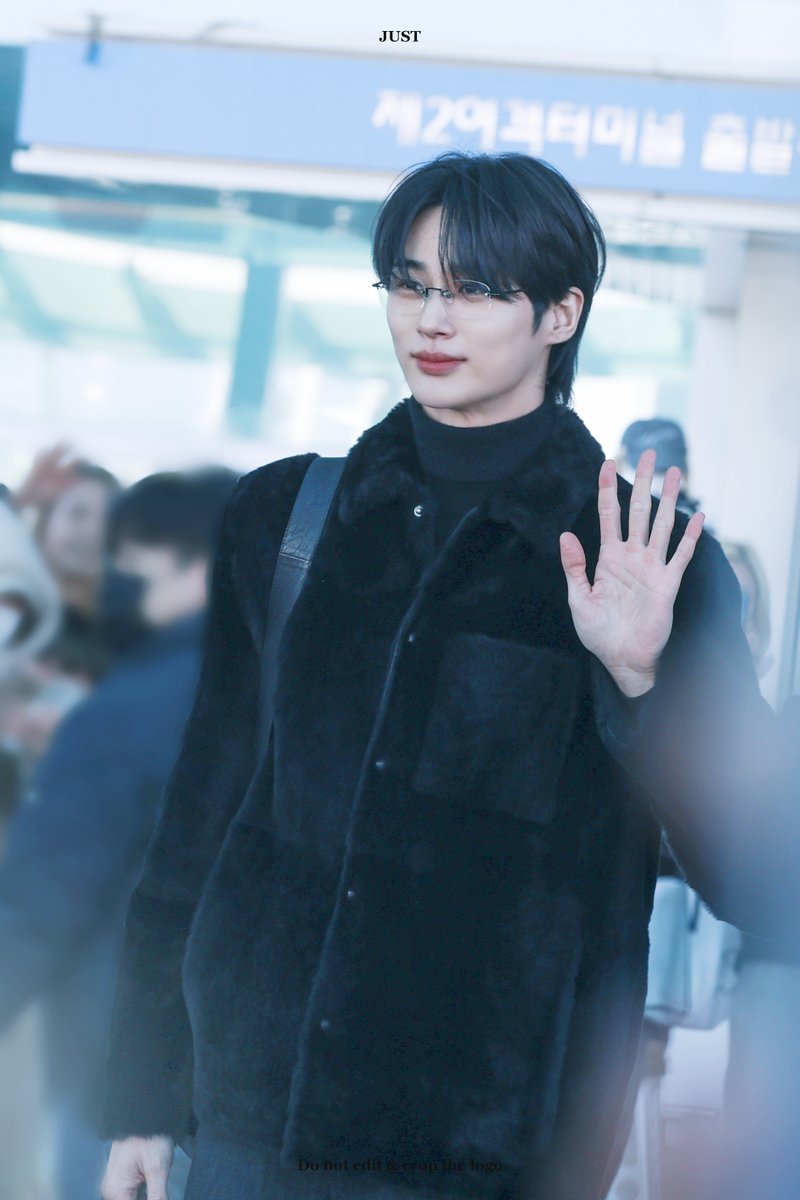져슽˶• . • ⑅ tweet media