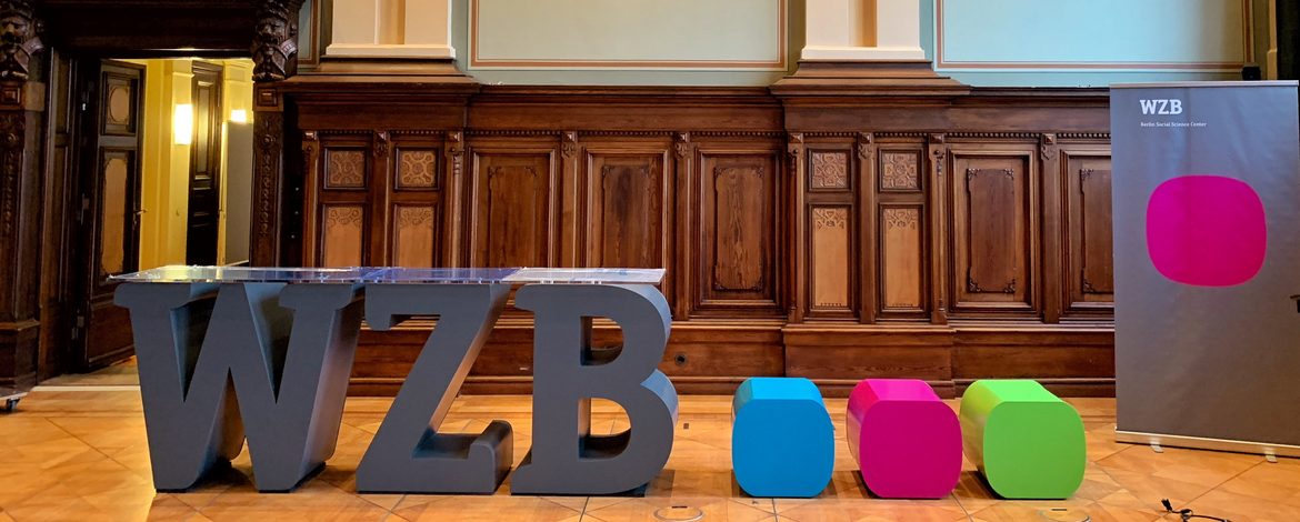 Reform der Flüchtlingspolitik: Was ist nötig, was ist möglich? 
Am 14.3. diskutieren <a href="/VRietig/">Victoria Rietig</a>,  Gerald Knaus <a href="/rumeliobserver/">Gerald Knaus</a>, <a href="/ErikMarquardt/">Erik Marquardt</a> und <a href="/thorsten_frei/">Thorsten Frei</a> am WZB! Anmeldung 👇

wzb.eu/de/events/refo…