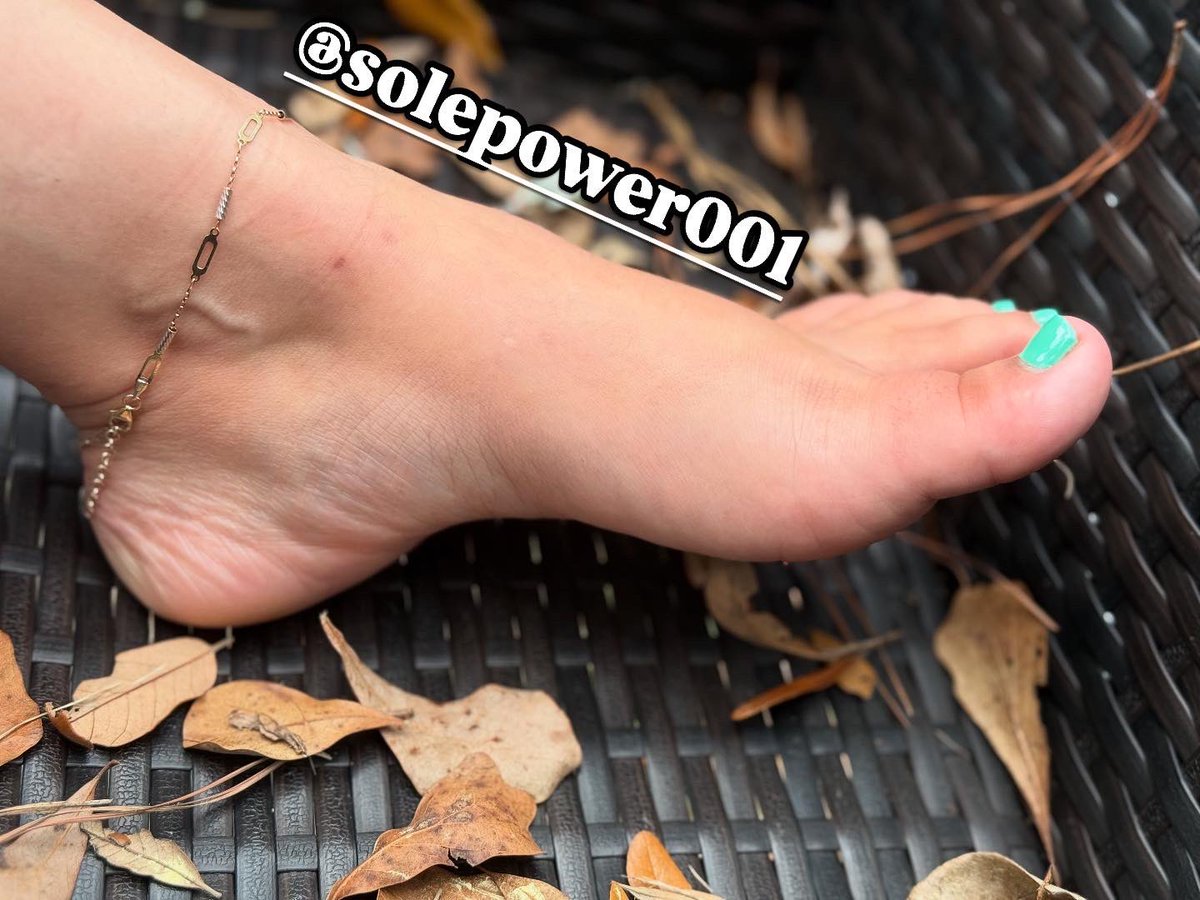 SolePower001's tweet photo. e thing you can count on,
I’m going to keep my followers fed! 
#feetinchair #outdoorfeet #outdoorfeetpics #outdoorfeets #outdoorfeetup #outdoorfeetpicsforsale https://t.co/dzCWjV4sHE