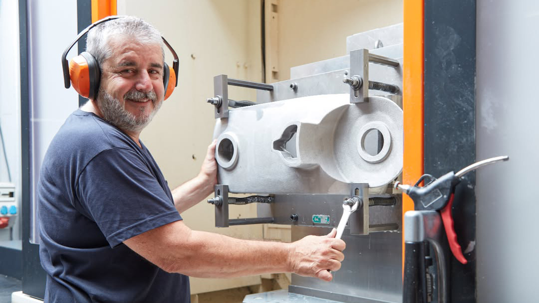 dentales_anton's tweet photo. La excelencia artesanal de @AncarDental se refleja en cada una de sus unidades dentales 🛠️. 

Un negocio familiar donde cada detalle cuenta, creando unidades robustas que te acompañarán durante décadas de trabajo 🏗️. 

#ancar #ancardental #calidad #trabajoexcepcional #artesanía https://t.co/VMxySfPKaF
