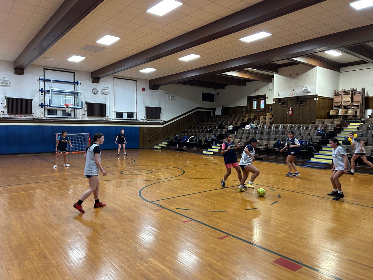 Bulldogs putting in winter work! Another great night of futsal! 💪 ⚽️ 
<a href="/BCSDBulldogs/">Beacon Athletics</a>