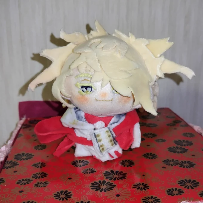 てんぷらには骨じゃなく針金が入っているのですが 無理矢理首を上下させるので縫い糸がガンガン解れたので一度輪郭を縫い直しました。 ついでに左右の耳の大きさの差と 髪型が変わりました。