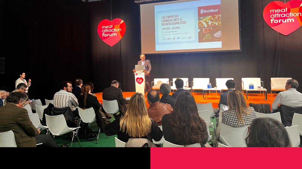 ANICE_ES's tweet photo. 🌏 "La geopolítica: hoy un titular turbulento, mañana una oportunidad comercial para algunas empresas. 💼✨"
@GaloisioA, director de #ANICE en #Distrimeat
Abrimos la jornada "Las empresas cárnicas ante el desafío geopolítico".
#Geopolítica #IndustriaCárnica #MeatAttraction2025🩷 https://t.co/zBj4VL5BYh