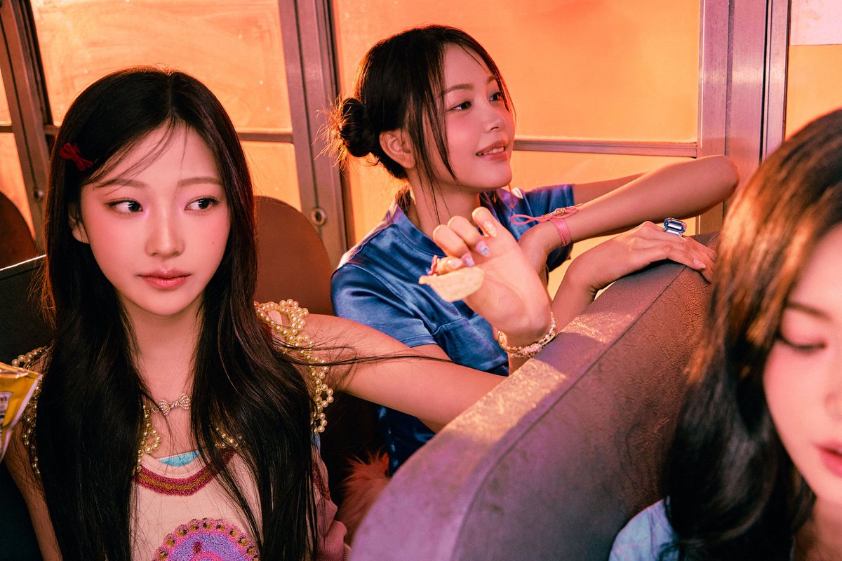 carmneitta's tweet photo. Stealing another scene with Yuha and Stella by making so many memories with digi Cam! So, in this unit concept teaser, who serves the best pose from all of us? ㅋㅋㅋ https://t.co/QX4WJ1NkZD