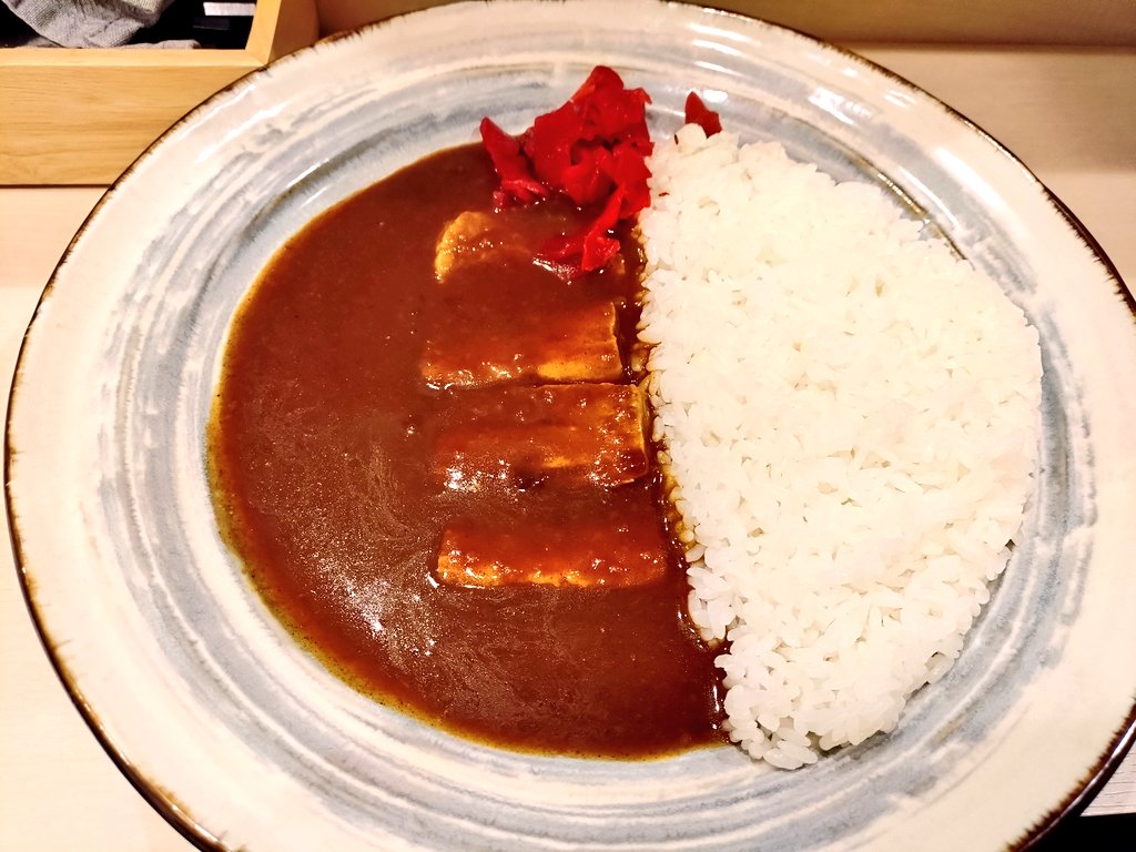 109yui's tweet photo. 朝から疲れたので、頑張ったご褒美に仕事帰りにうずさん　@uzusapporo へ。
角煮カレー💕
元々美味しかったけど、ルウが前よりさらに美味しくなってる気がする。
フルーティさとスパイシーさが絶妙で美味しかった〜！
当面18時上がりだから、また行こう💕 https://t.co/HgT894I2YD