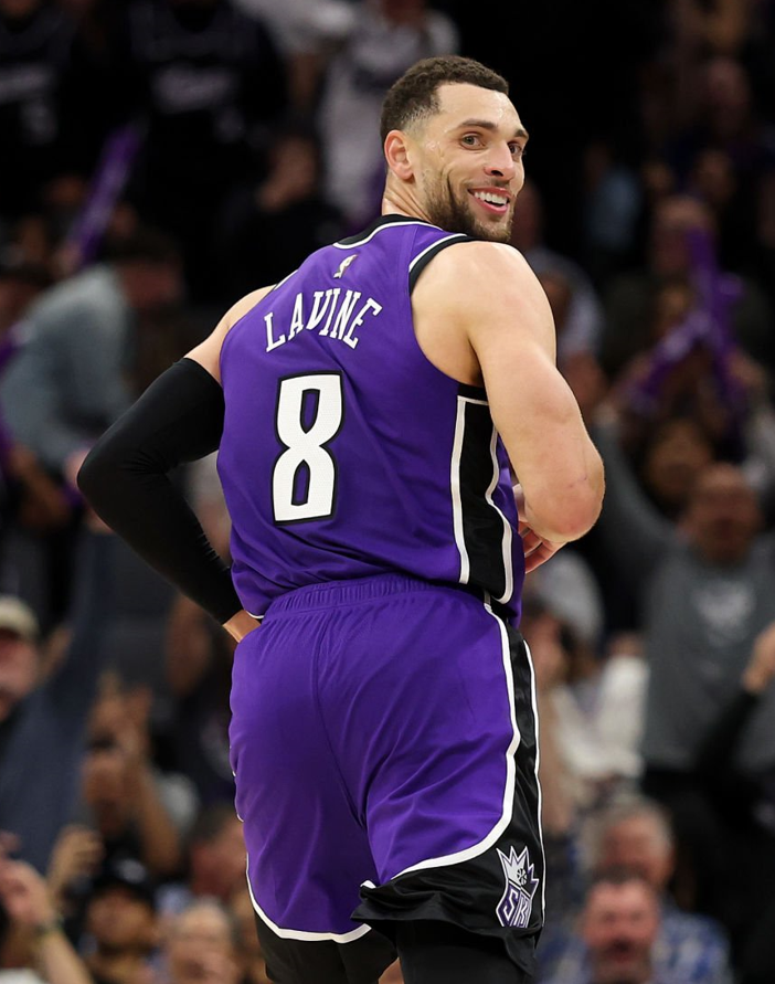 50NuancesDeNBA's tweet photo. ZACH LAVINE CE SOIR :

42 POINTS À 84%
8/9 À 3PTS 🎯
3 REBONDS
2 ASSISTS
LA WIN FACE AUX HORNETS ✅
A ÉTEINT LES DERNIERS ESPOIRS ADVERSES ✅

LA SOIRÉE LAVINESQUE TYPIQUE 🥵🧯 https://t.co/jOuJpG3DpG